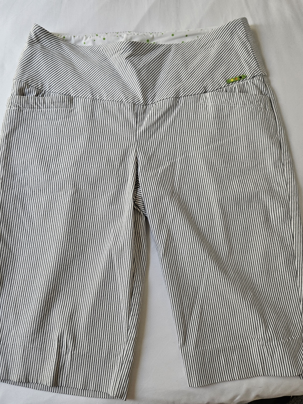 Swing Control Women’s Preformance Shorts – Black and White Striped Size 8